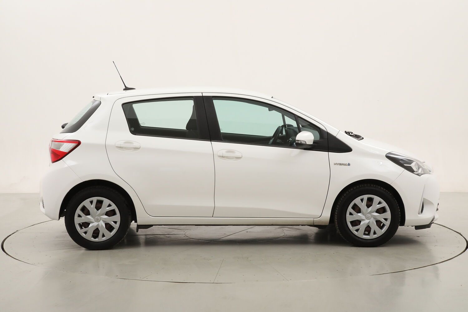 Toyota Yaris Hybrid Business usata del 2020 con 124.923 km
