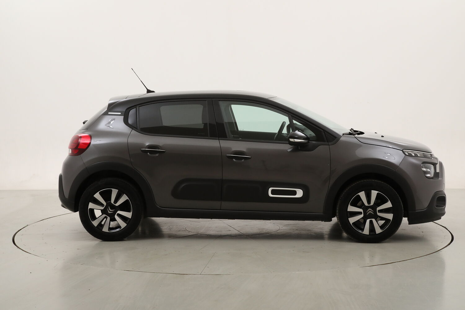 Citroen C3 Shine usata del 2023 con 42.223 km