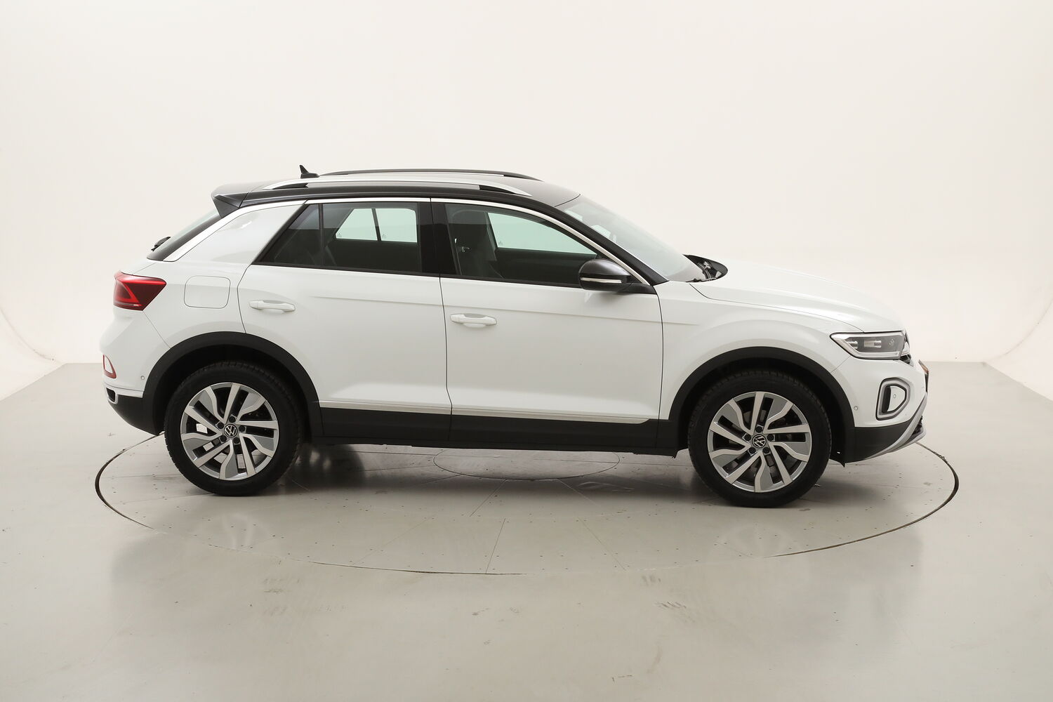 Volkswagen T-Roc Style DSG usata del 2023 con 68.708 km
