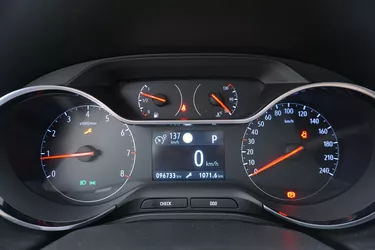 Opel Grandland Elegance AT8 1.5 Diesel 131CV Automatico Interni