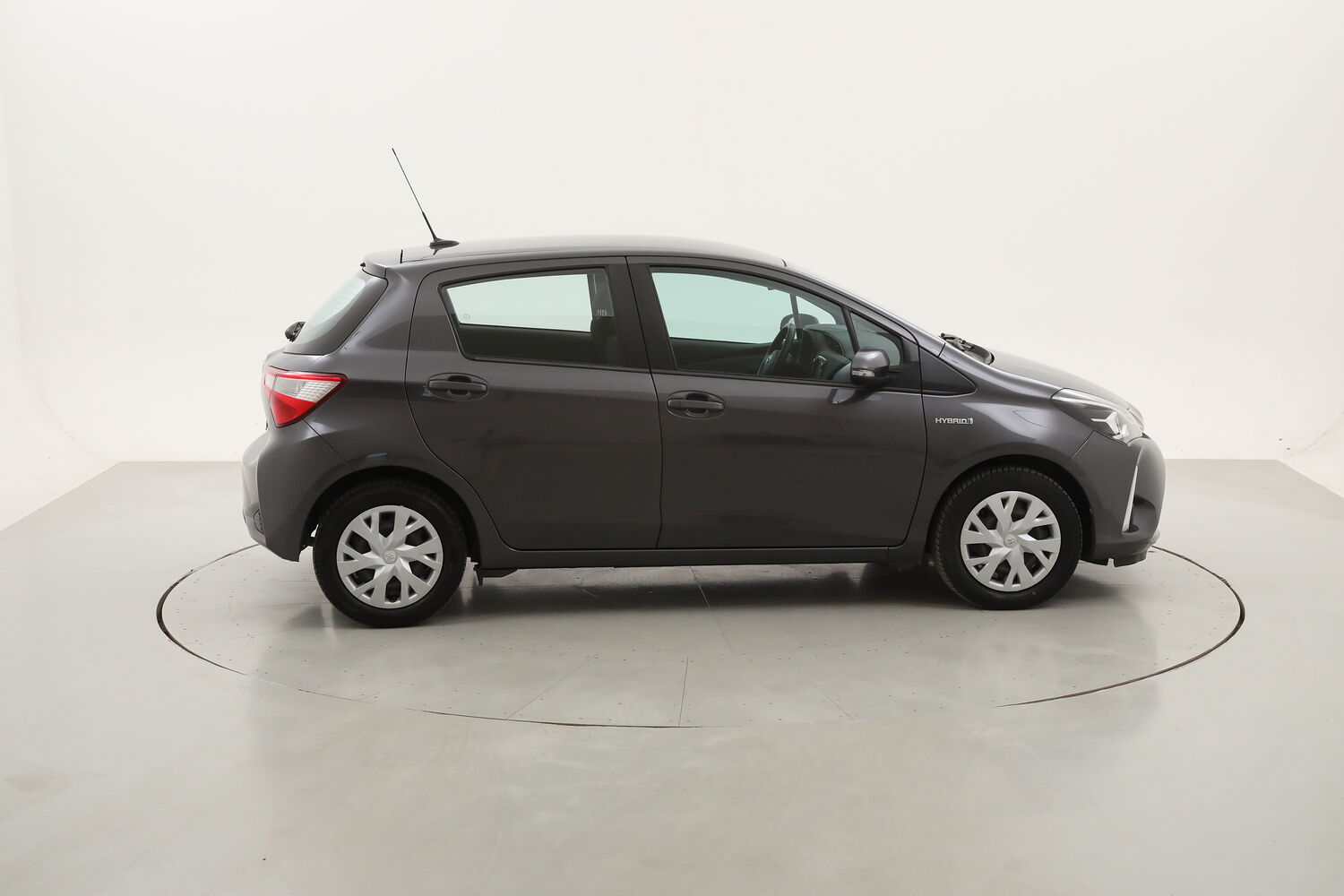 Toyota Yaris Hybrid Business usata del 2020 con 102.824 km