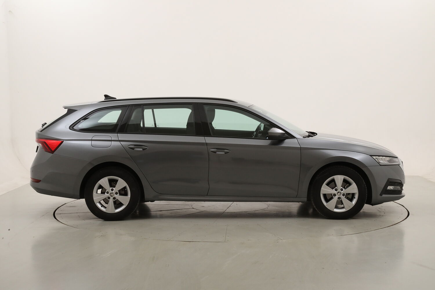 Skoda Octavia Wagon Ambition DSG usata del 2023 con 100.278 km