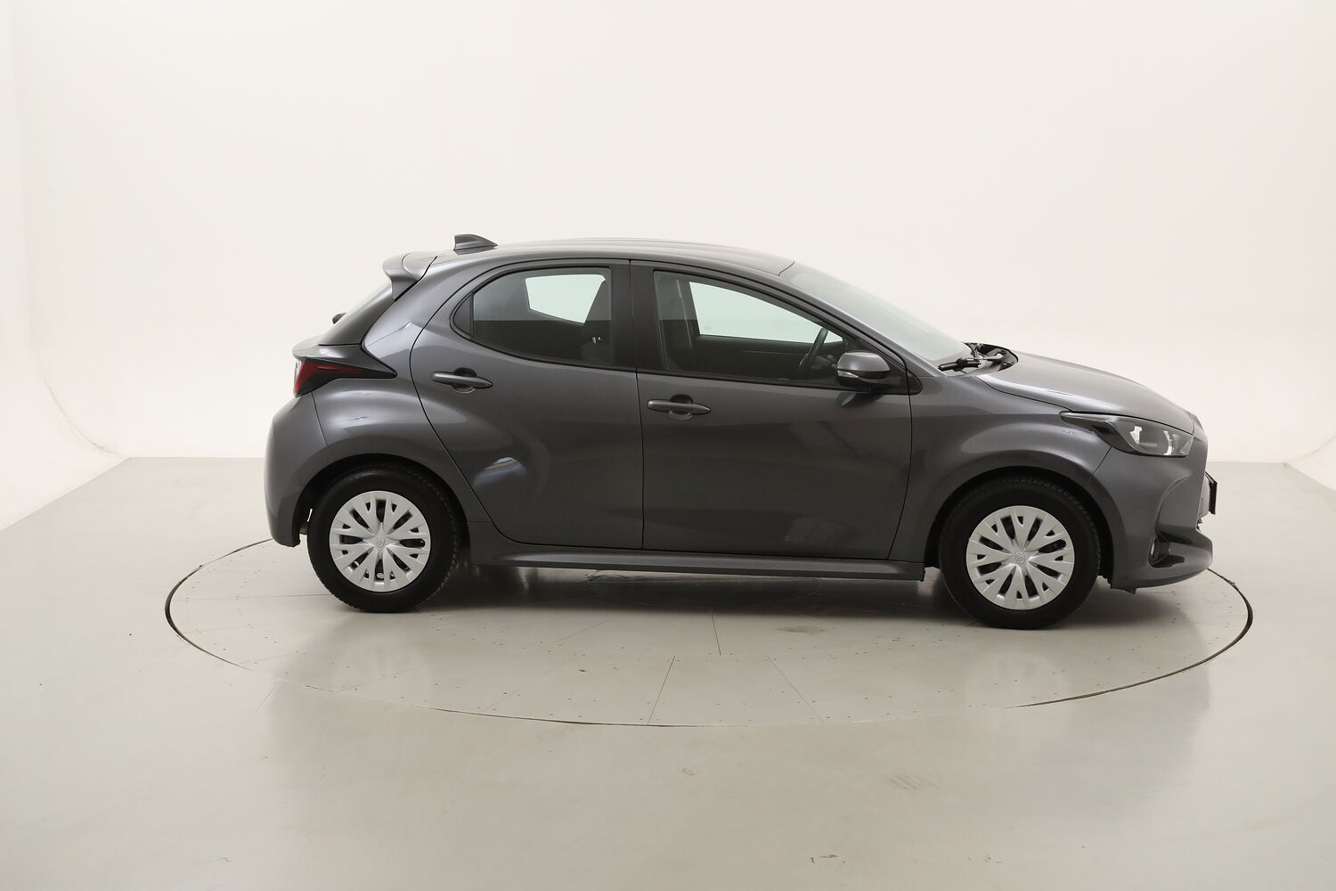 Toyota Yaris Hybrid Business usata del 2022 con 63.144 km