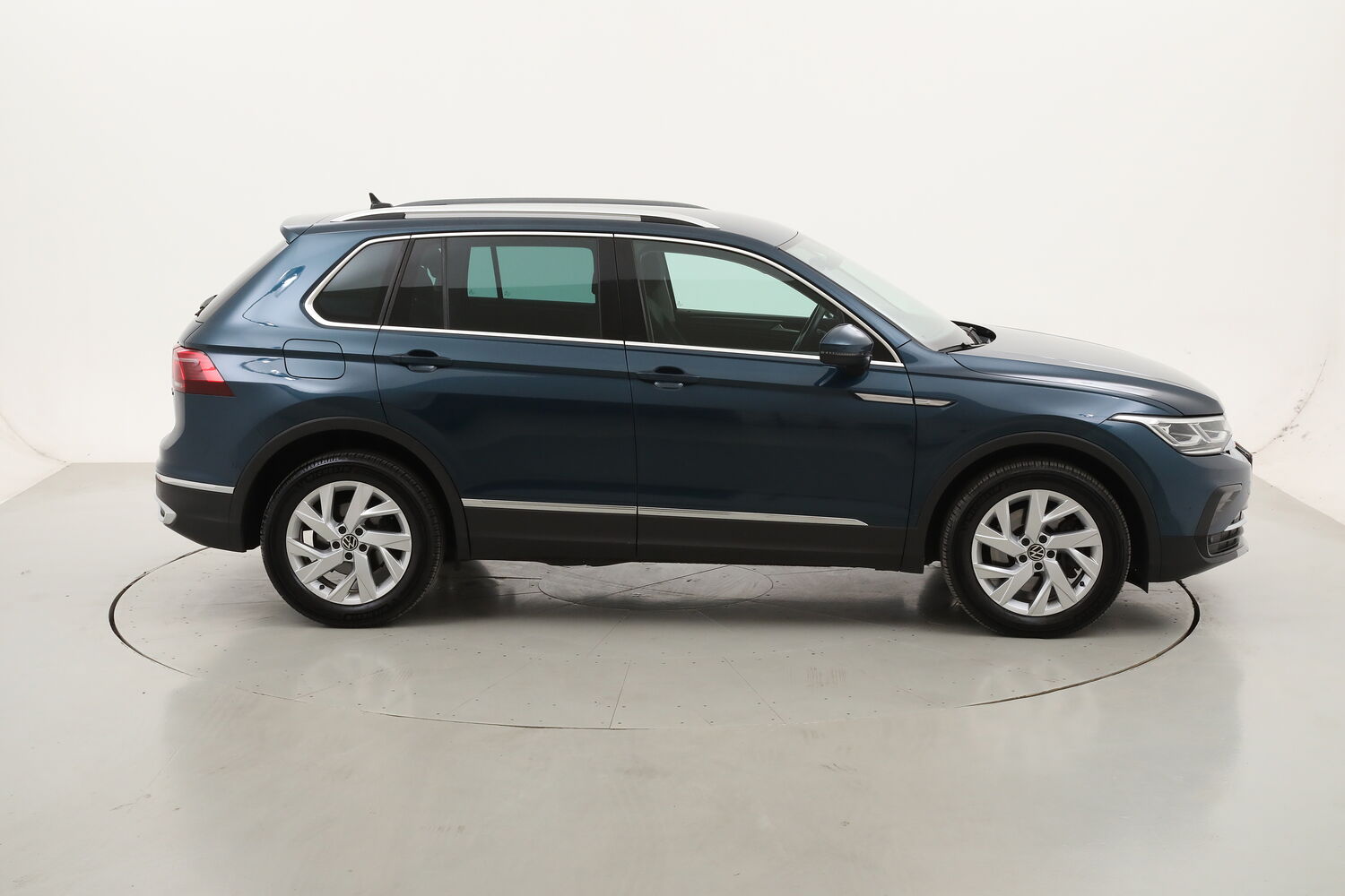 Volkswagen Tiguan Elegance 4MOTION DSG usata del 2021 con 84.920 km