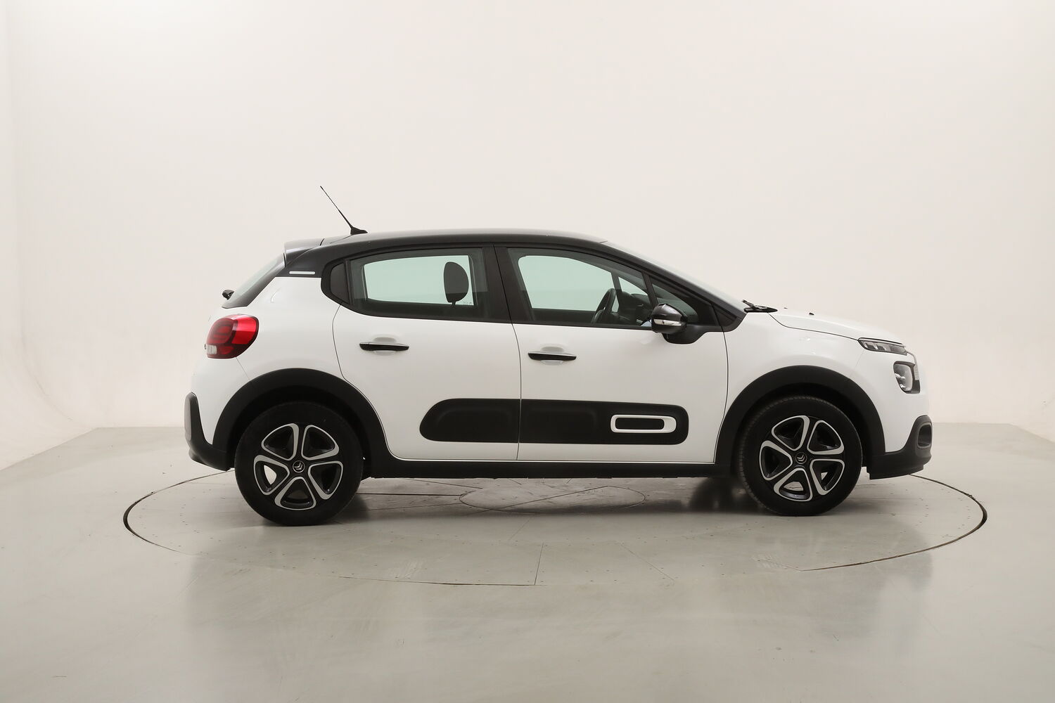 Citroen C3 Shine usata del 2023 con 30.222 km