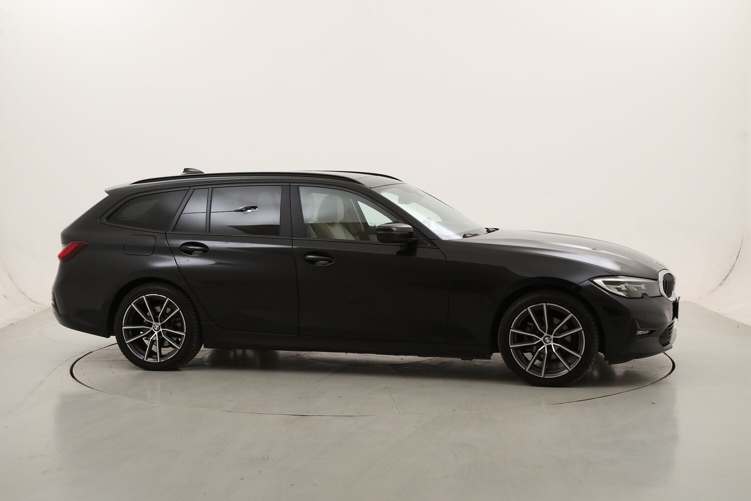 BMW Serie 3 318d 48V Touring Business Advantage + Tetto Panoramico usata del 2022 con 123.048 km