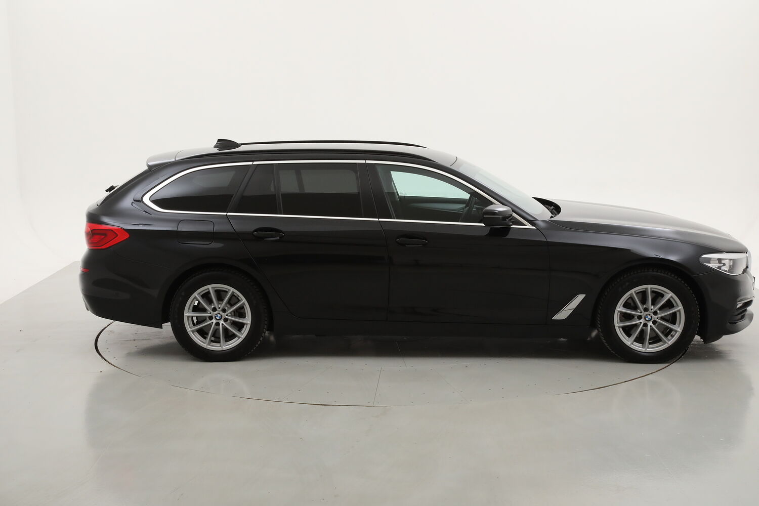 BMW Serie 5 520d xDrive Touring Business usata del 2019 con 61.825 km