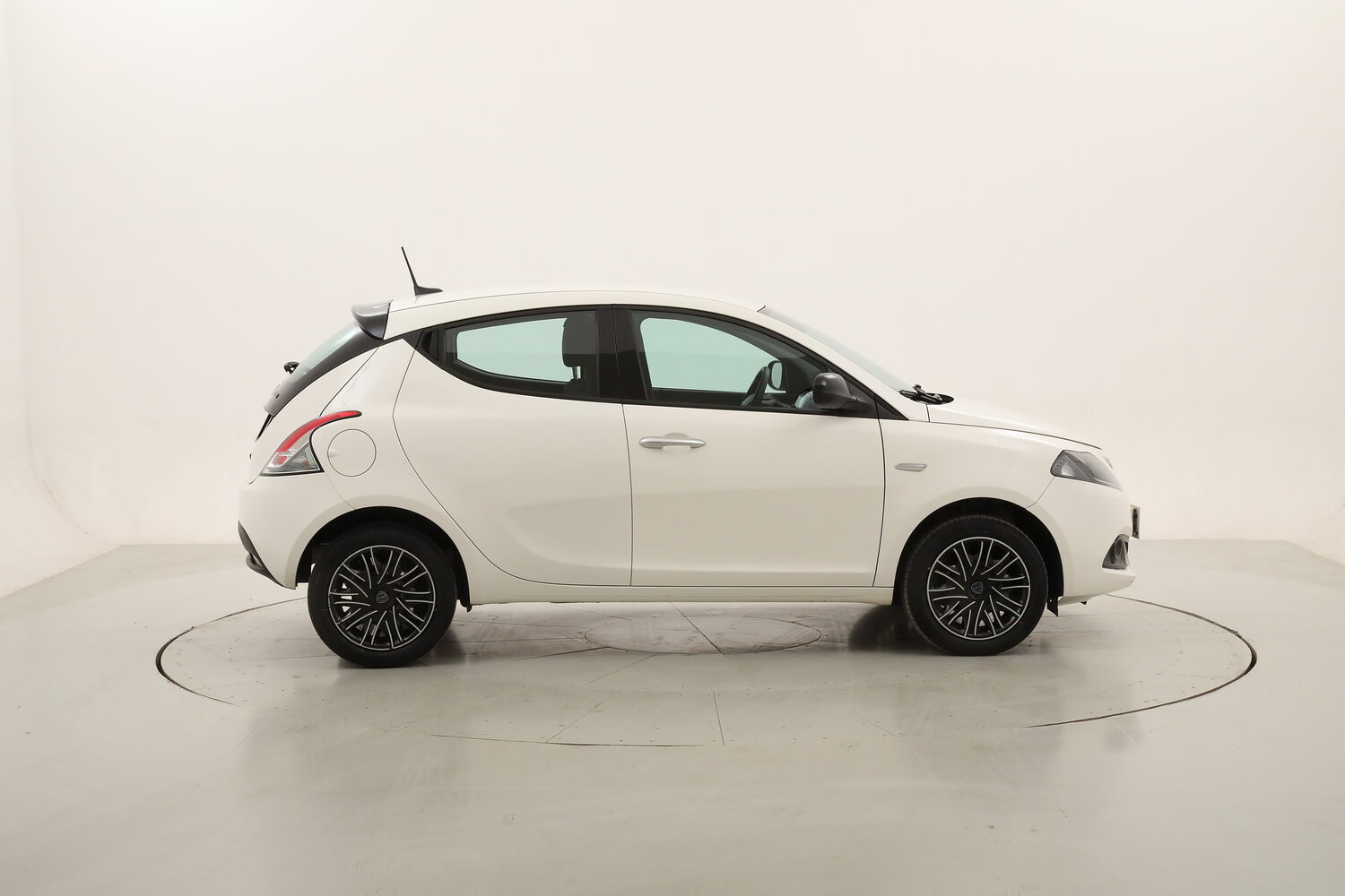 Lancia Ypsilon Hybrid Gold usata del 2023 con 58.400 km