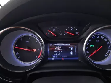 Opel Astra ST Innovation 1.6 Diesel 110CV Manuale Interni