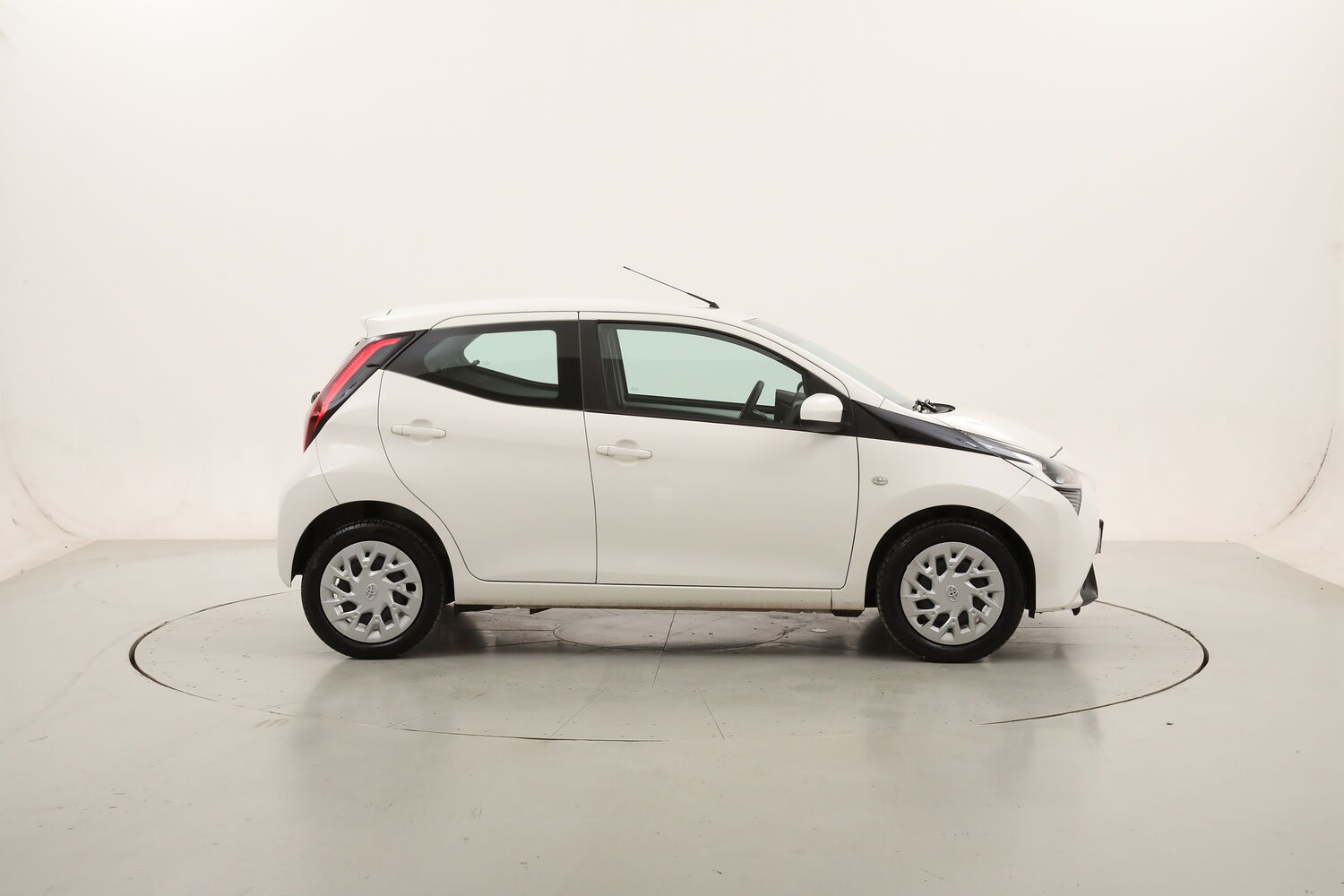 Toyota Aygo x-cool usata del 2021 con 14.765 km
