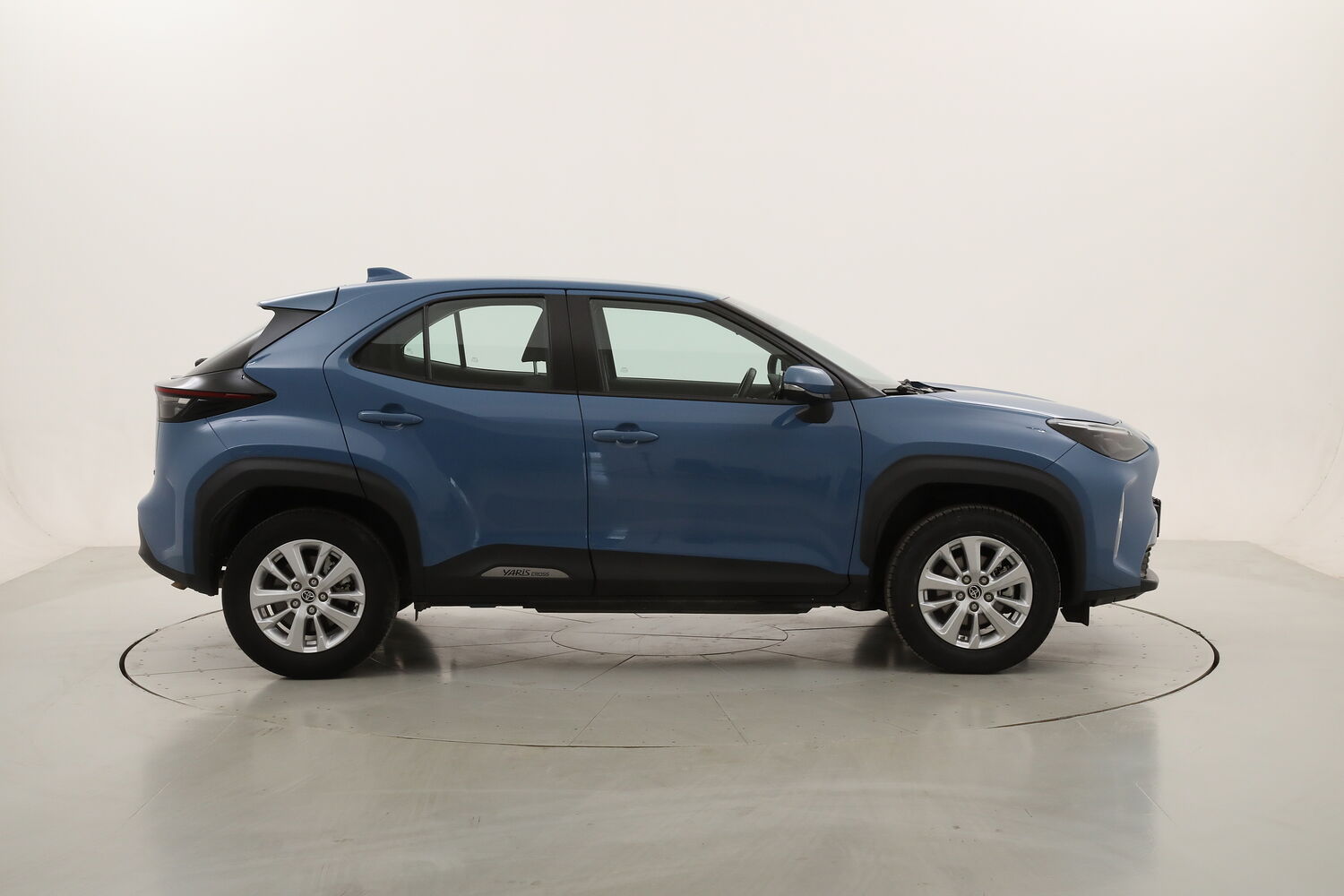 Toyota Yaris Cross Hybrid Business usata del 2022 con 87.758 km