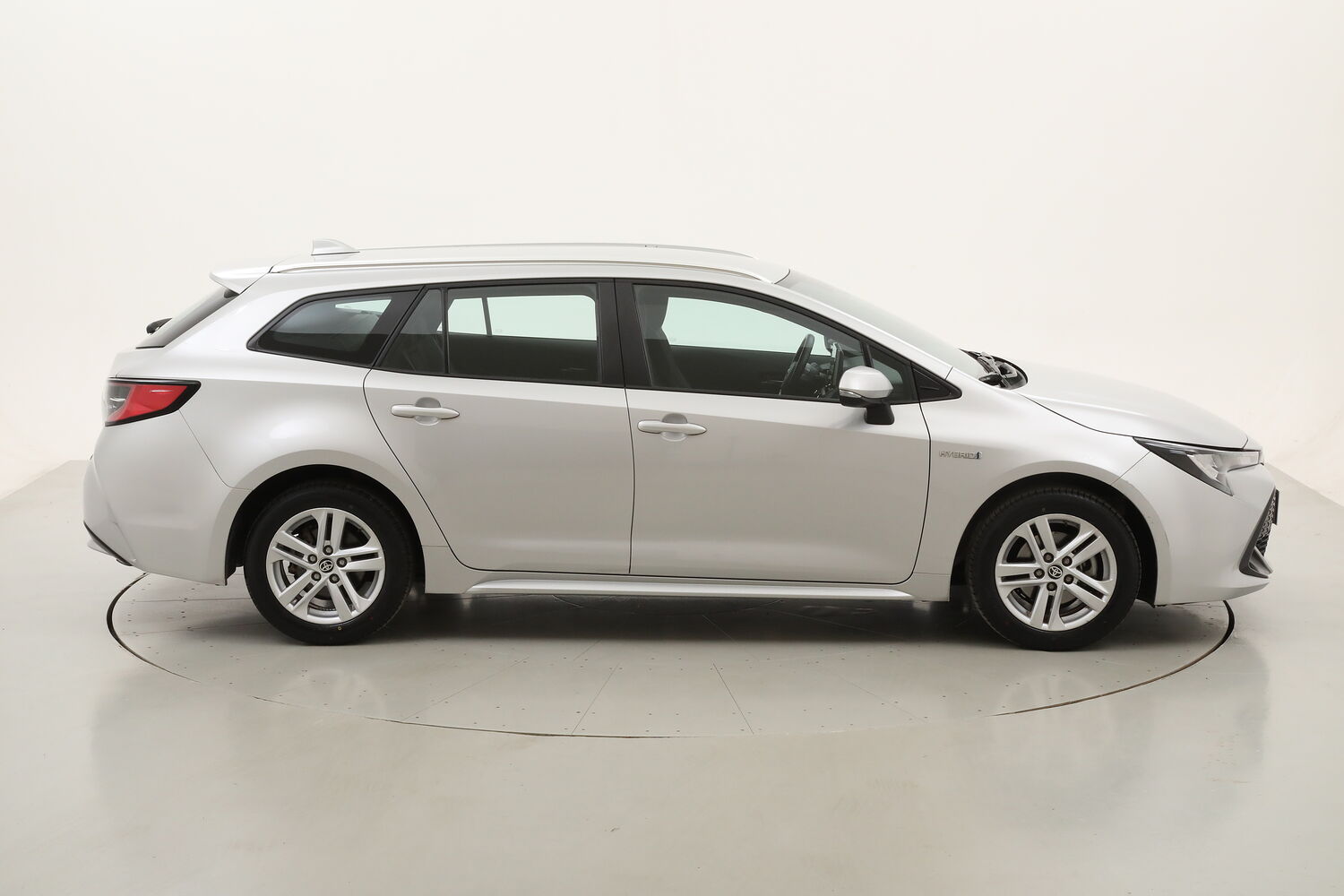 Toyota Corolla TS Hybrid Business usata del 2021 con 69.336 km