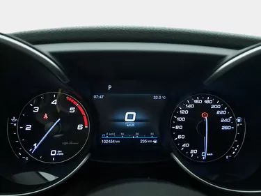 Alfa Romeo Giulia Business AT8 2.1 Diesel 160CV Automatico Interni