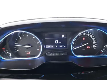 Peugeot 2008 Allure EAT6 1.5 Diesel 120CV Automatico Interni