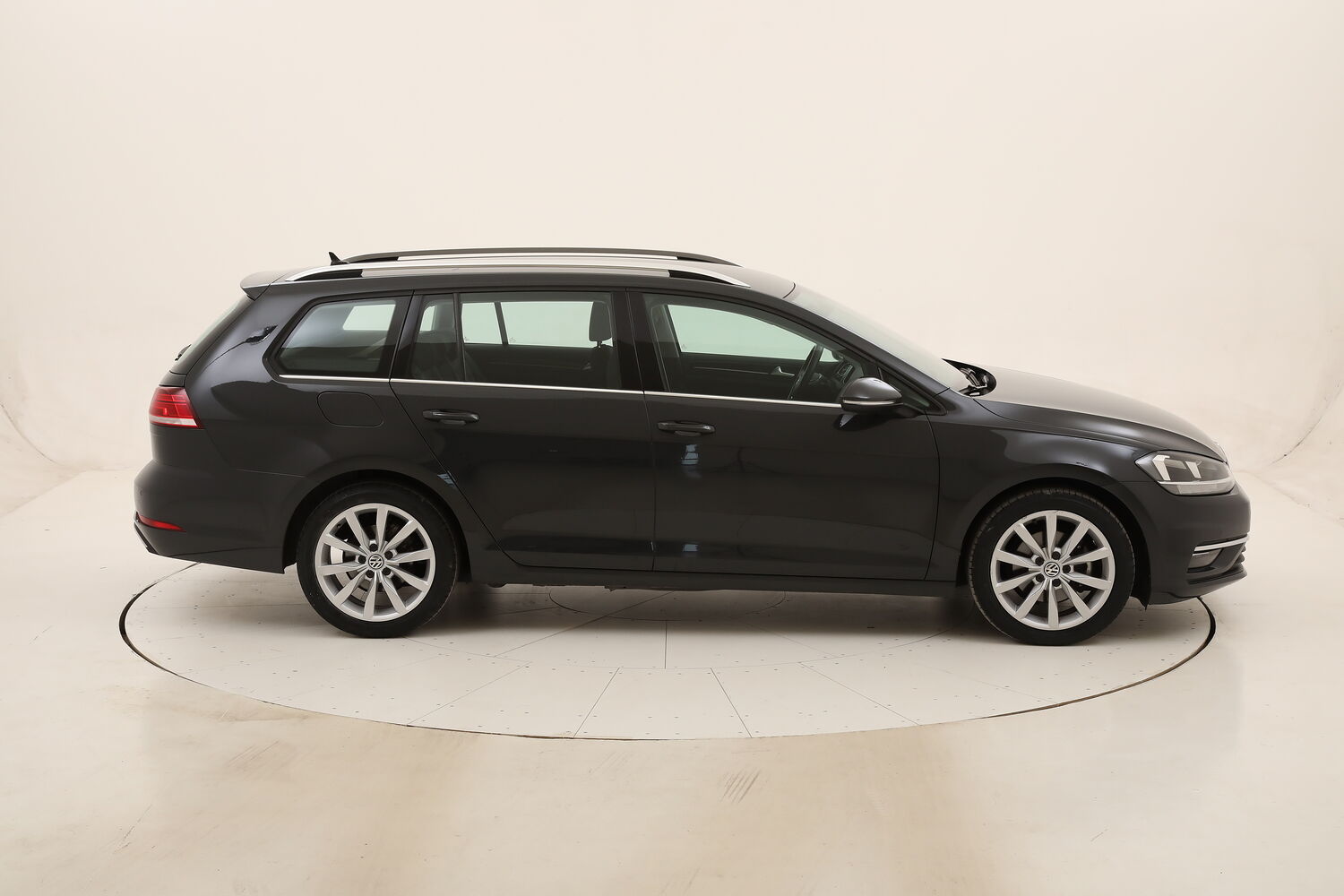 Volkswagen Golf Variant Executive DSG usata del 2018 con 99.163 km