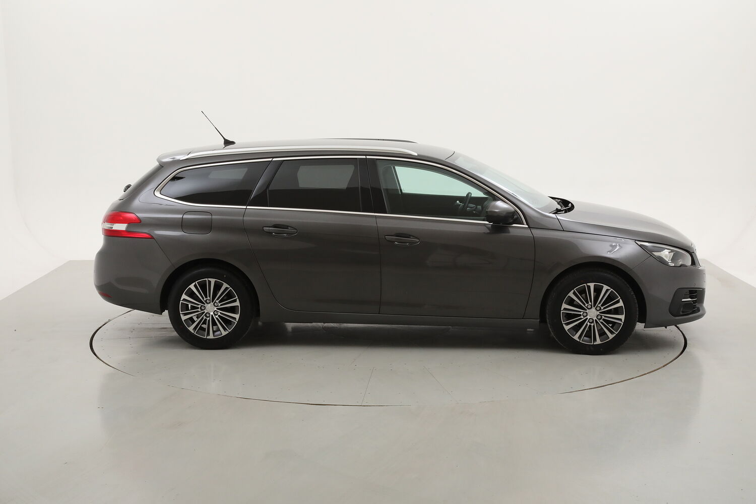 Peugeot 308 SW Allure Pack usata del 2021 con 92.710 km