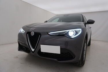 Visione frontale di Alfa Romeo Stelvio