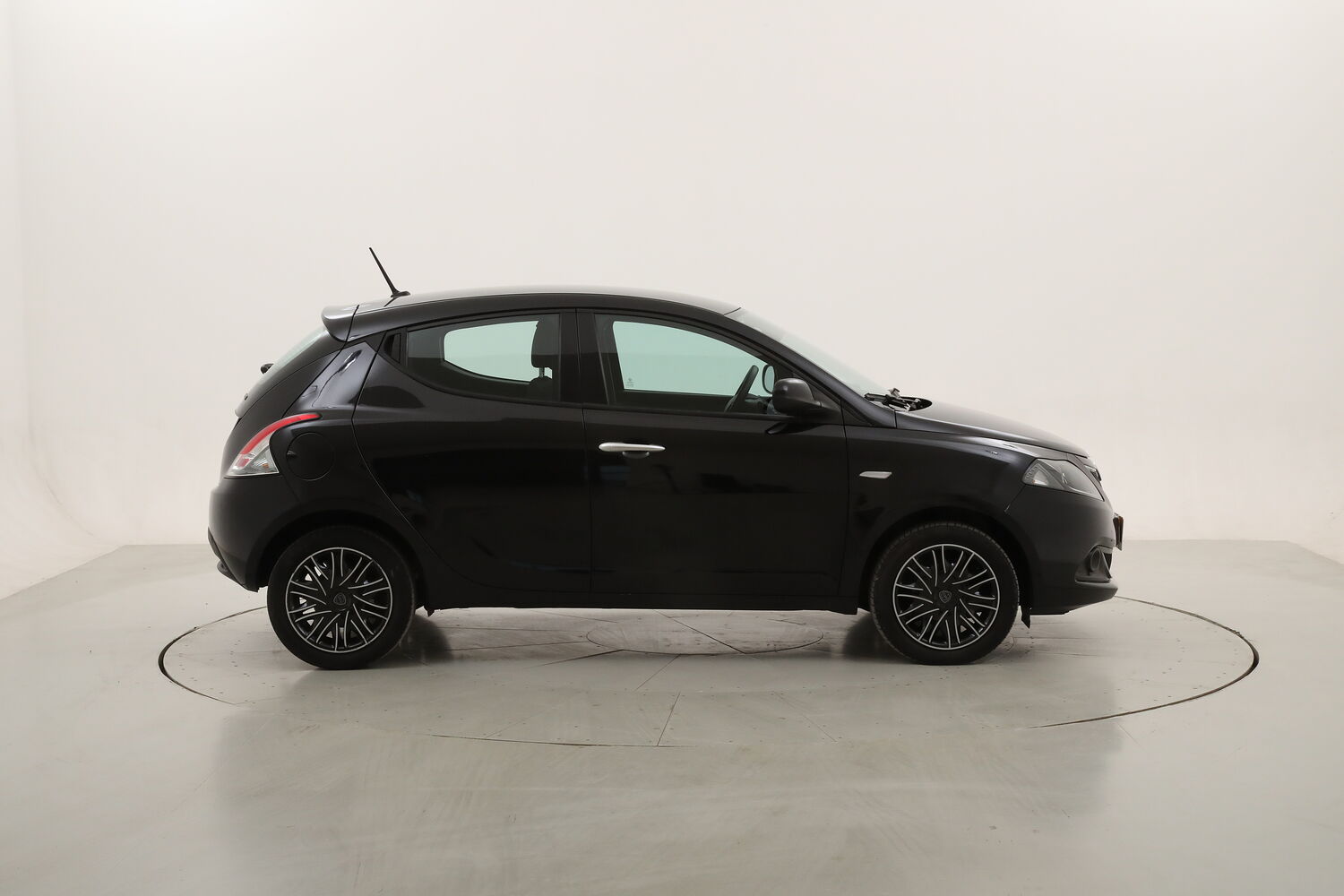 Lancia Ypsilon Hybrid Silver Plus usata del 2022 con 99.424 km