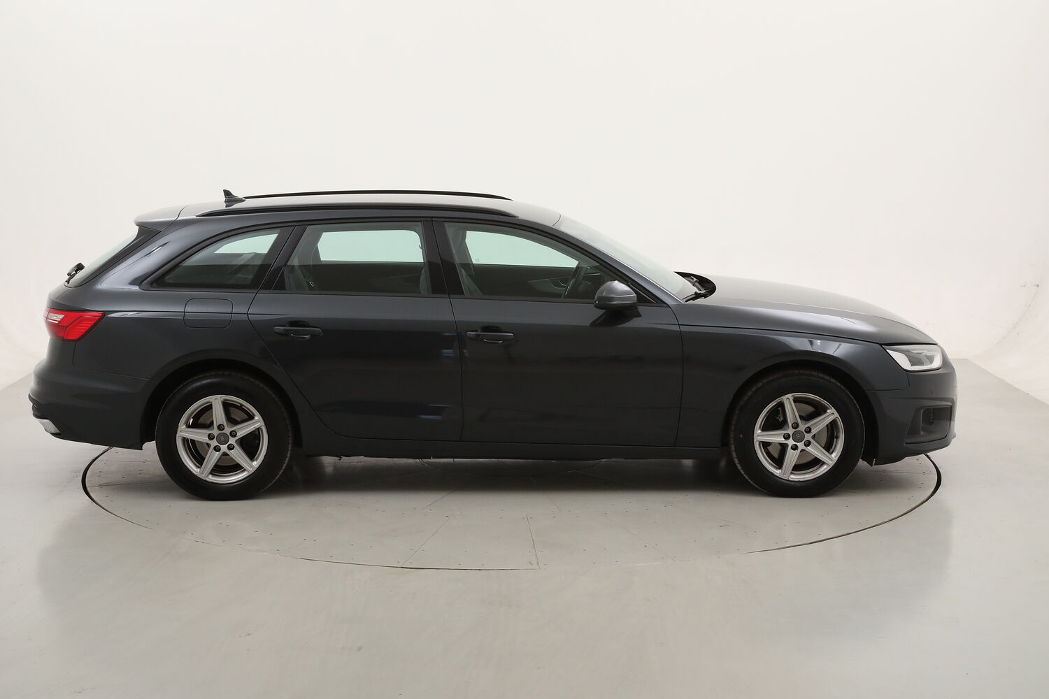 Audi A4 Avant 30 TDI Business S tronic usata del 2020 con 98.969 km