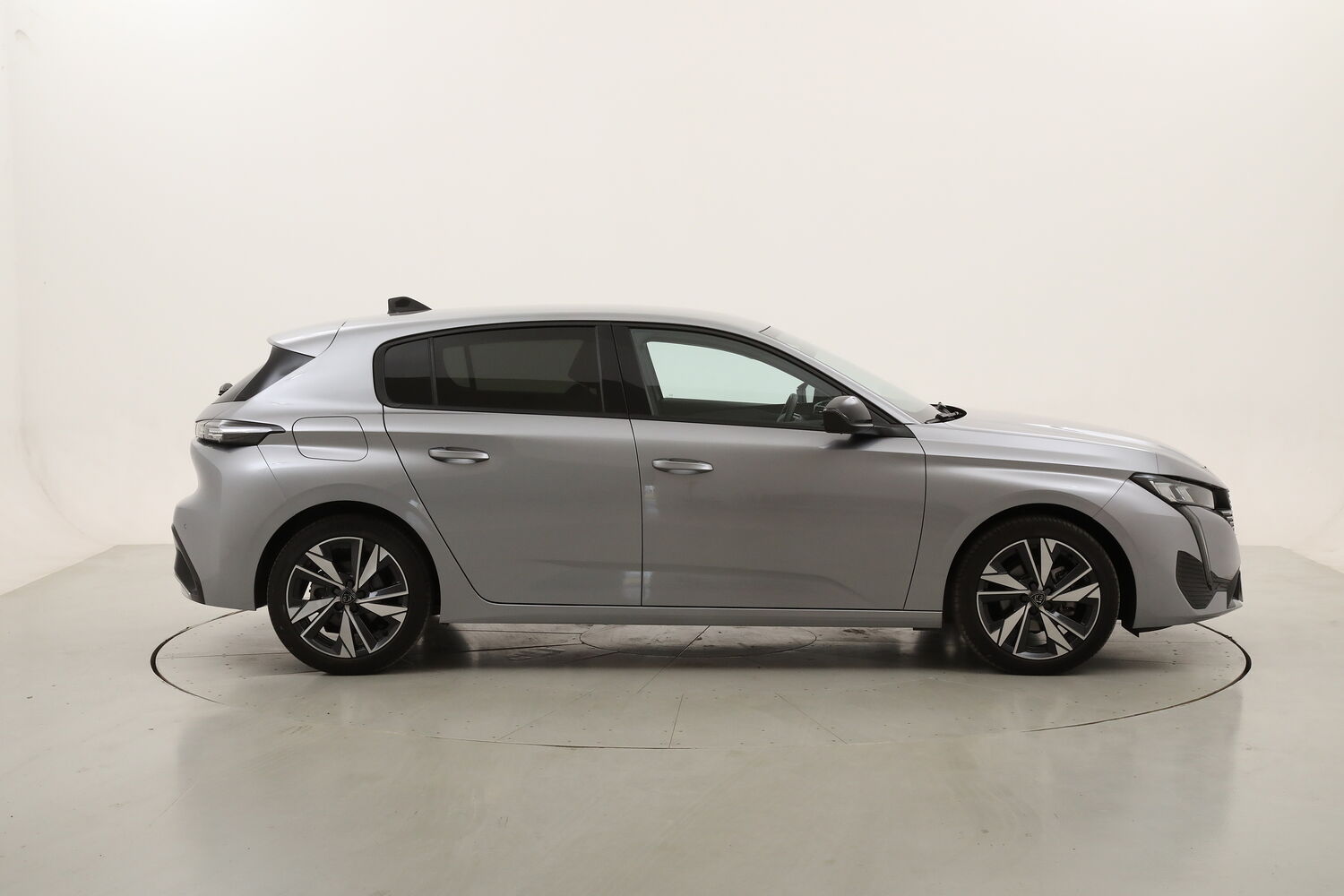 Peugeot 308 Allure EAT8 usata del 2024 con 2.663 km