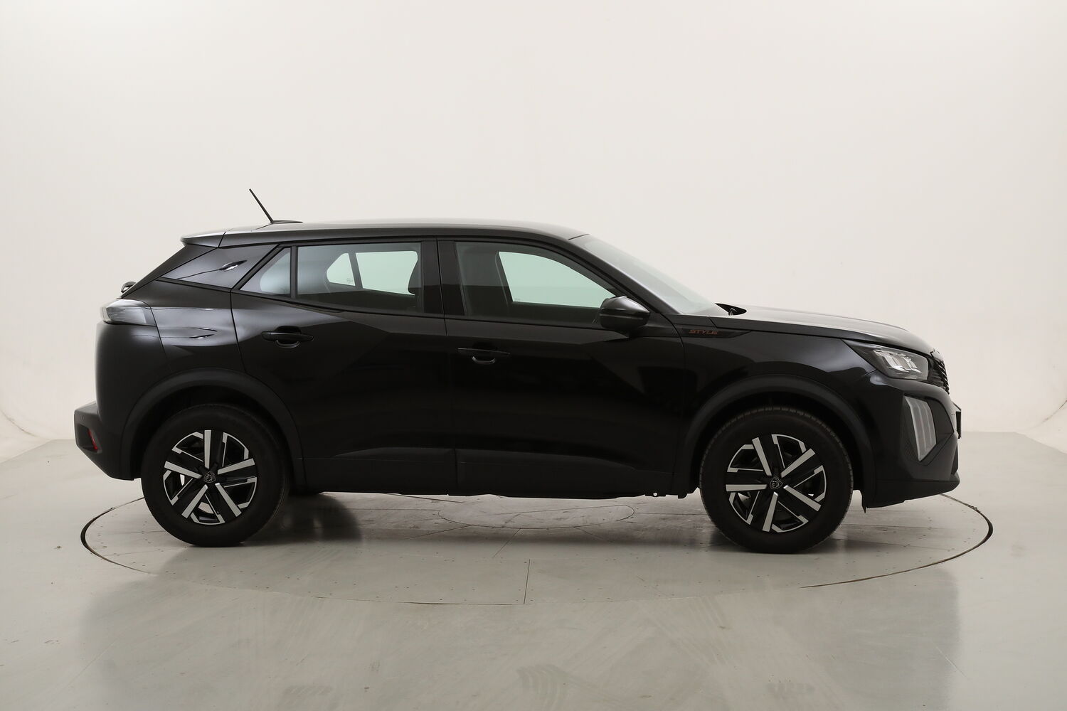 Peugeot 2008 Style usata del 2025 con 16.083 km