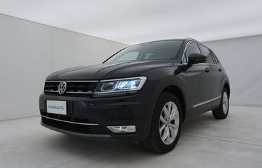 Volkswagen Tiguan Da un'altra prospettiva Volkswagen Tiguan Da un'altra prospettiva