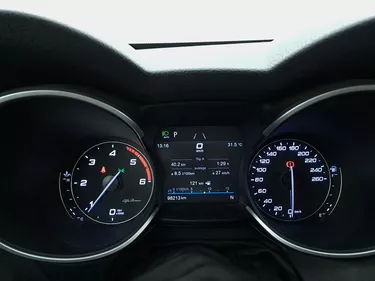 Alfa Romeo Stelvio Business RWD AT8 2.1 Diesel 190CV Automatico Interni