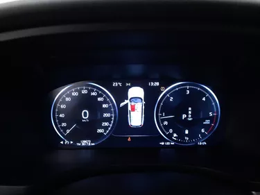 Volvo V60 B4 Momentum Business Pro Geartronic 2.0 Mild Hybrid 197CV Automatico Interni