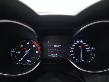 Alfa Romeo Stelvio Business AT8 2.1 Diesel 160CV Automatico Interni