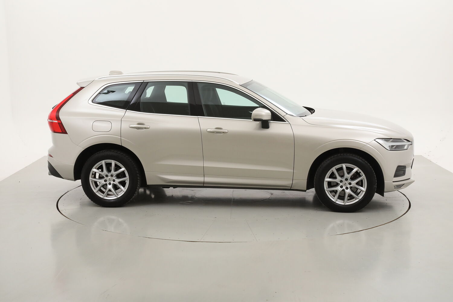 Volvo XC60 D4 Momentum Pro Geartronic usata del 2020 con 106.943 km