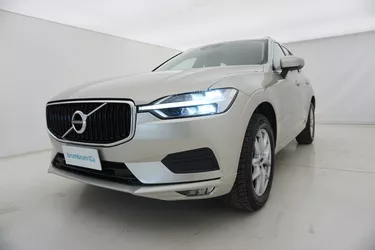 Volvo XC60 D4 Momentum Pro Geartronic 2.0 Diesel 190CV Automatico Visione frontale