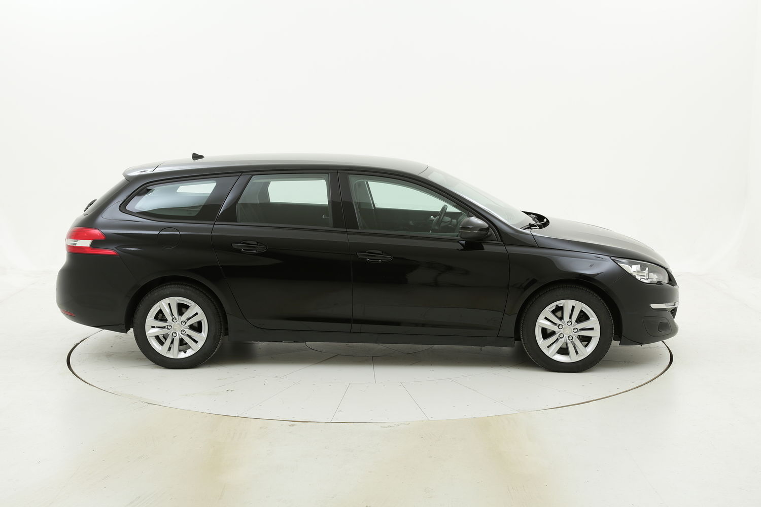Peugeot 308 usata del 2017 con 106.183 km