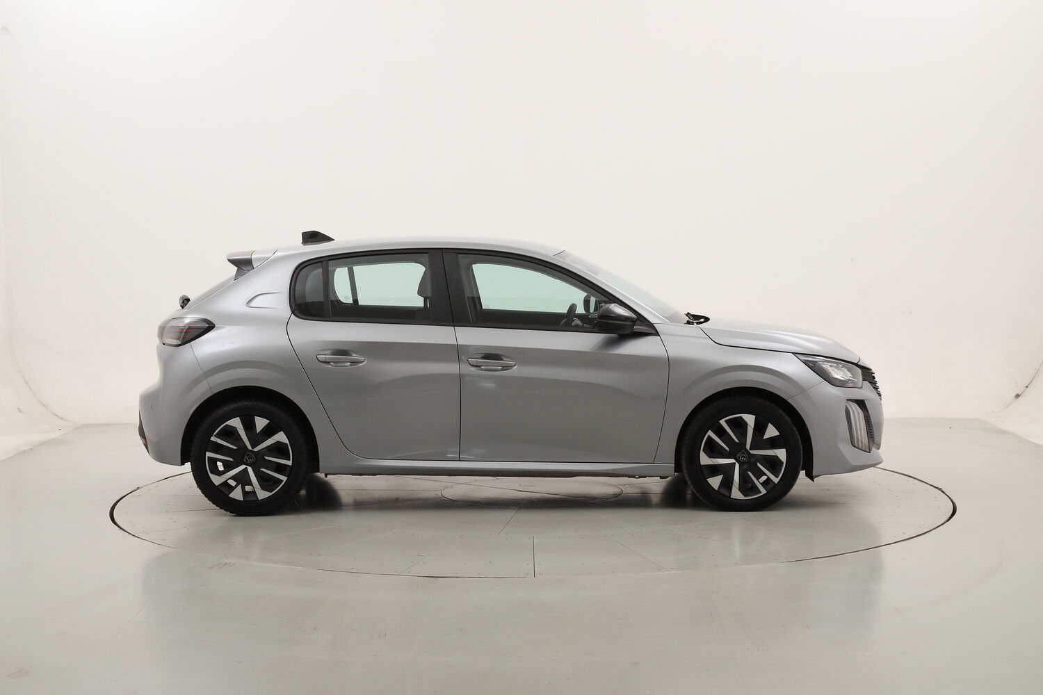 Peugeot 208 Active + Navigatore usata del 2024 con 28.339 km