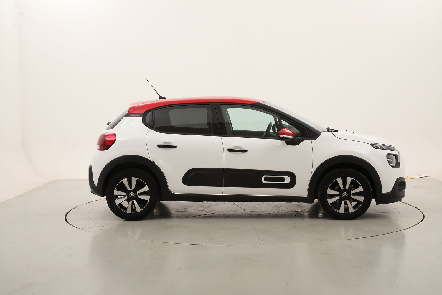 Citroen C3 Shine usata del 2023 con 19.418 km