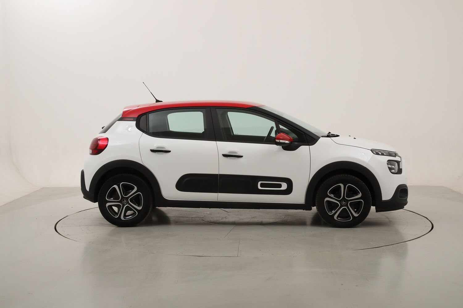 Citroen C3 Shine usata del 2023 con 37.183 km