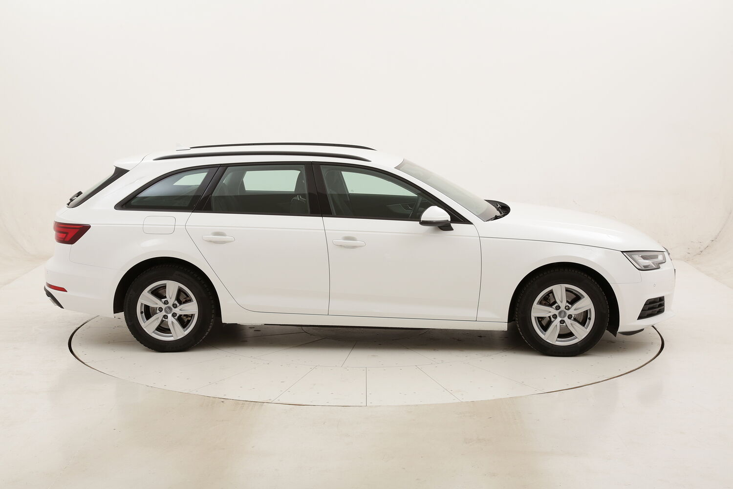 Audi A4 Avant S tronic Business usata del 2018 con 84.407 km