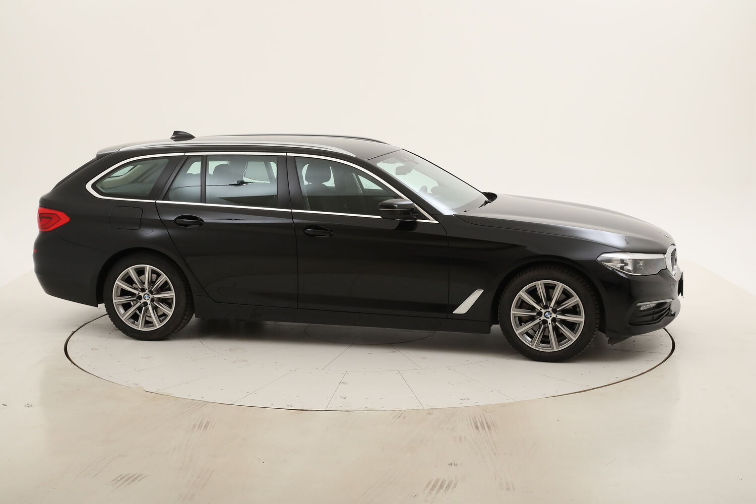 BMW Serie 5 520d xDrive Touring Business usata del 2019 con 61.825 km