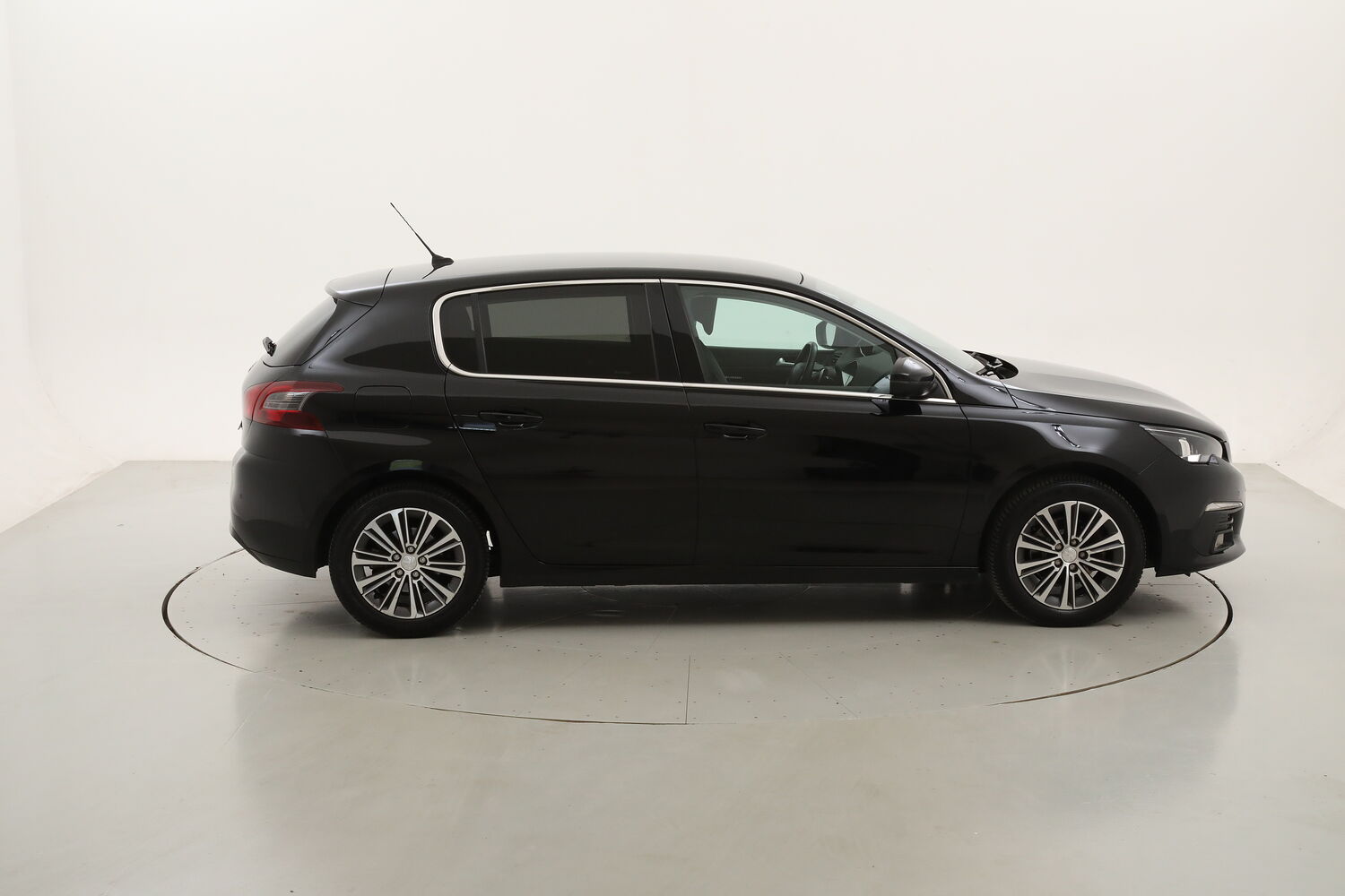 Peugeot 308 Allure Pack EAT8 usata del 2021 con 136.736 km