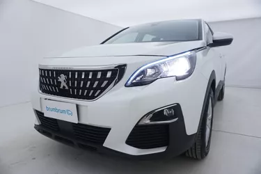 Peugeot 5008 Business EAT8 - 7 posti 1.5 Diesel 131CV Automatico Visione frontale