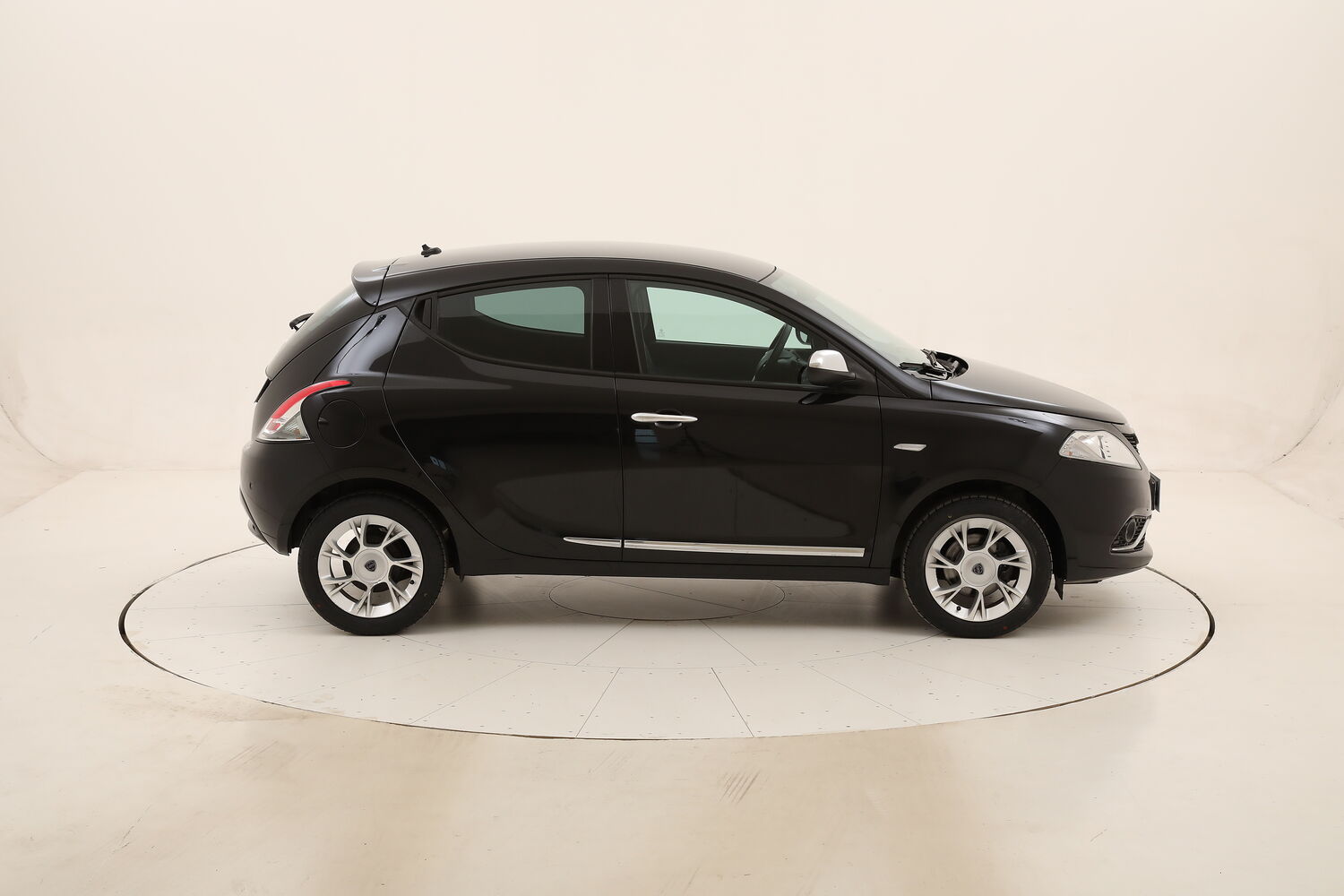 Lancia Ypsilon Platinum usata del 2018 con 46.848 km