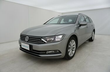 Volkswagen Passat Visione frontale Visione frontale di Volkswagen Passat