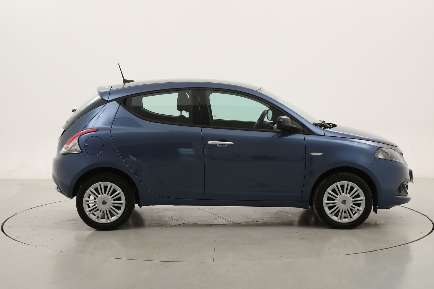 Lancia Ypsilon Hybrid Gold usata del 2022 con 76.944 km