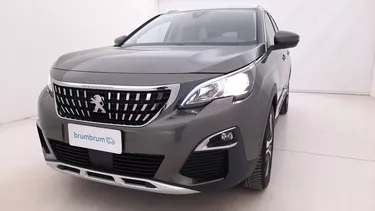 Peugeot 5008 Allure EAT8 - 7 posti 1.5 Diesel 131CV Automatico Visione frontale