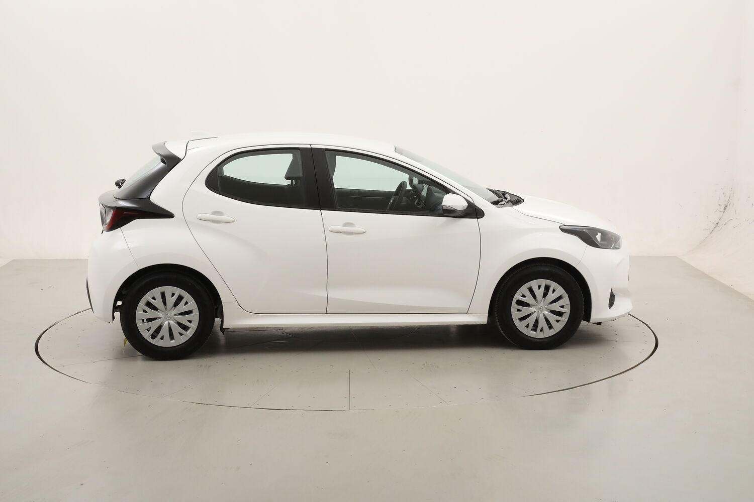 Toyota Yaris Hybrid Business usata del 2022 con 10.946 km