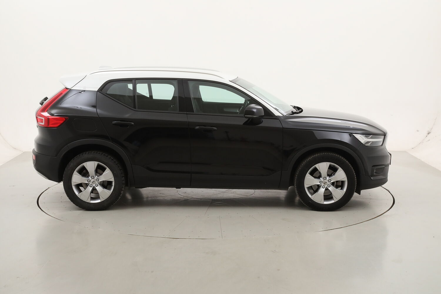 Volvo XC40 B4 Momentum Pro AWD Geartronic usata del 2020 con 98.704 km