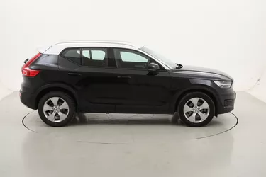 Volvo XC40 B4 Momentum Pro AWD Geartronic 2.0 Mild Hybrid 197CV Automatico Volvo XC40 B4 Momentum Pro AWD Geartronic 2.0 Mild Hybrid 197CV Automatico