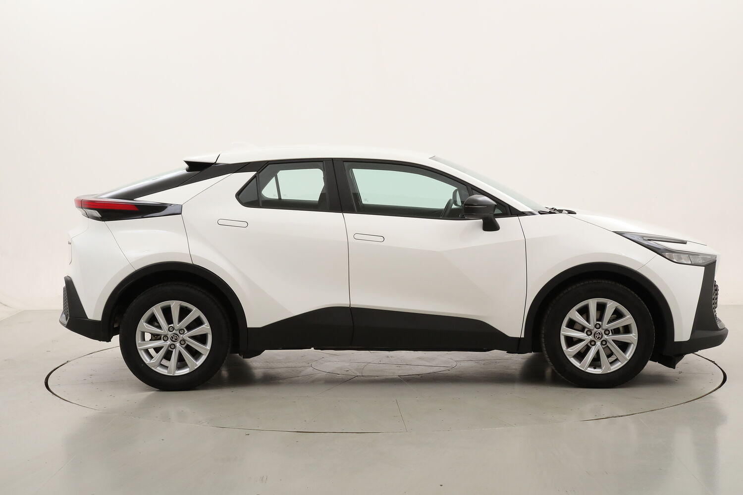 Toyota C-HR Hybrid Active usata del 2024 con 20.493 km