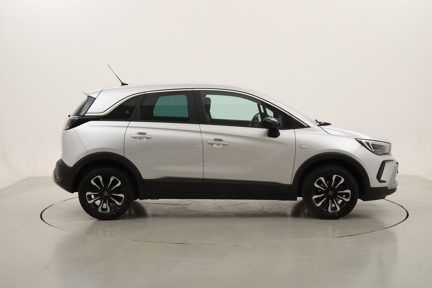 Opel Crossland Elegance Business + Rearview Camera Pack usata del 2023 con 37.855 km