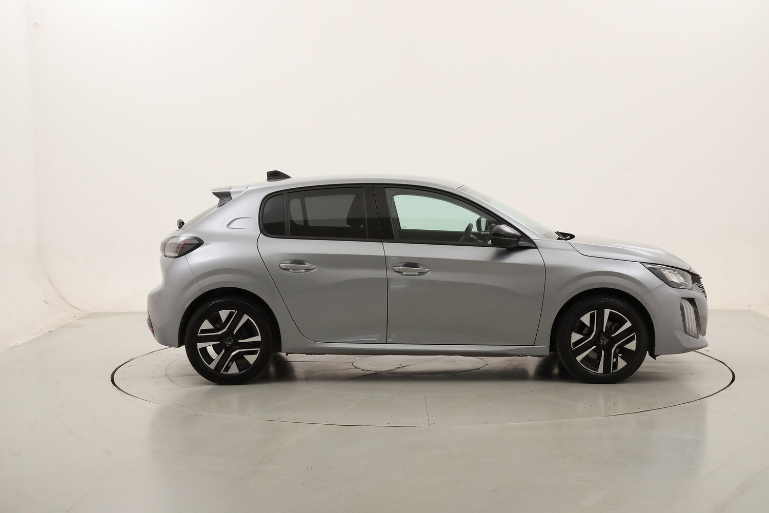 Peugeot 208 Allure usata del 2025 con 22.116 km