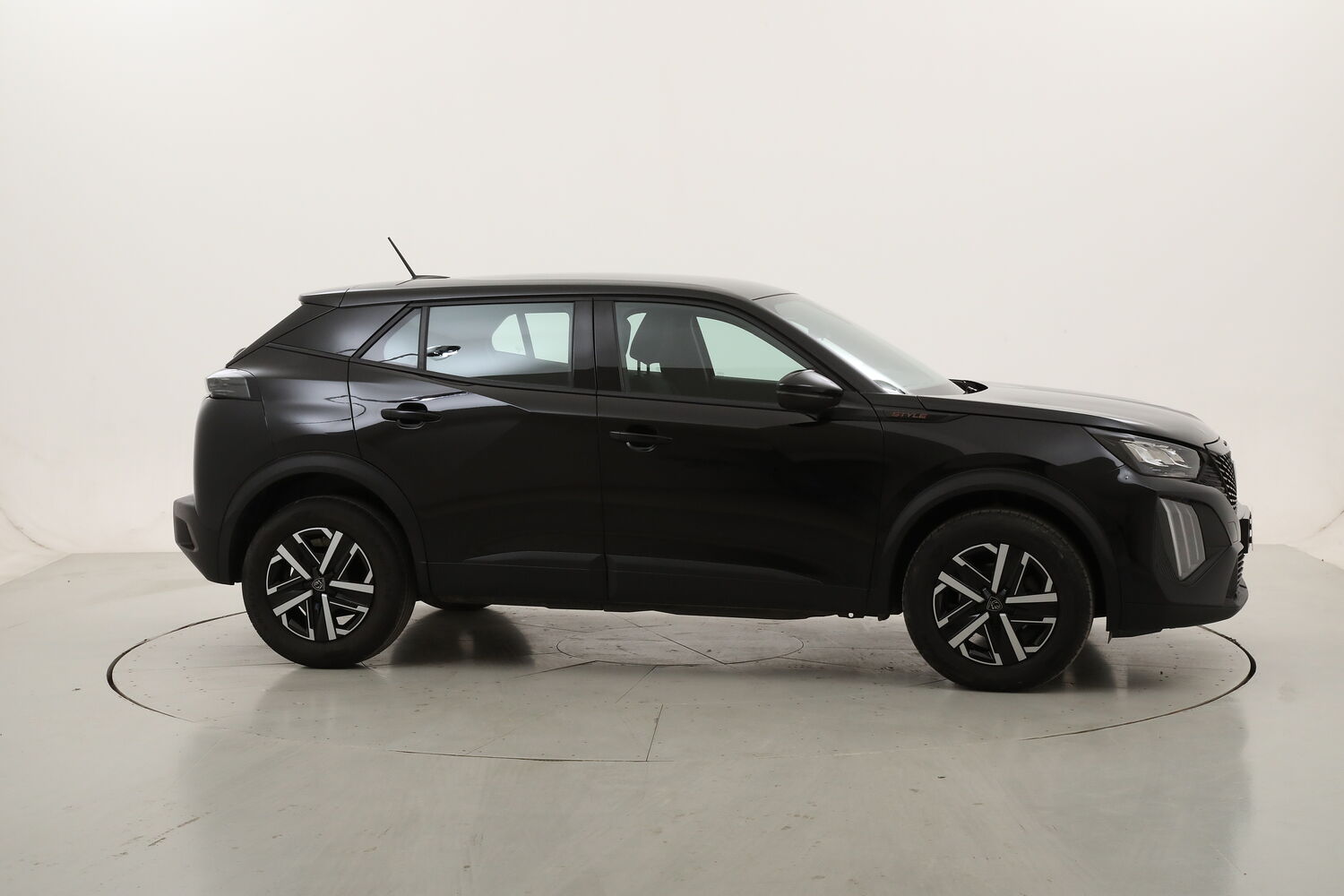 Peugeot 2008 Style usata del 2025 con 18.222 km